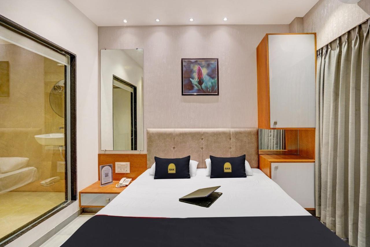 Townhouse Oak Hotel Vaibhav Surat Eksteriør bilde