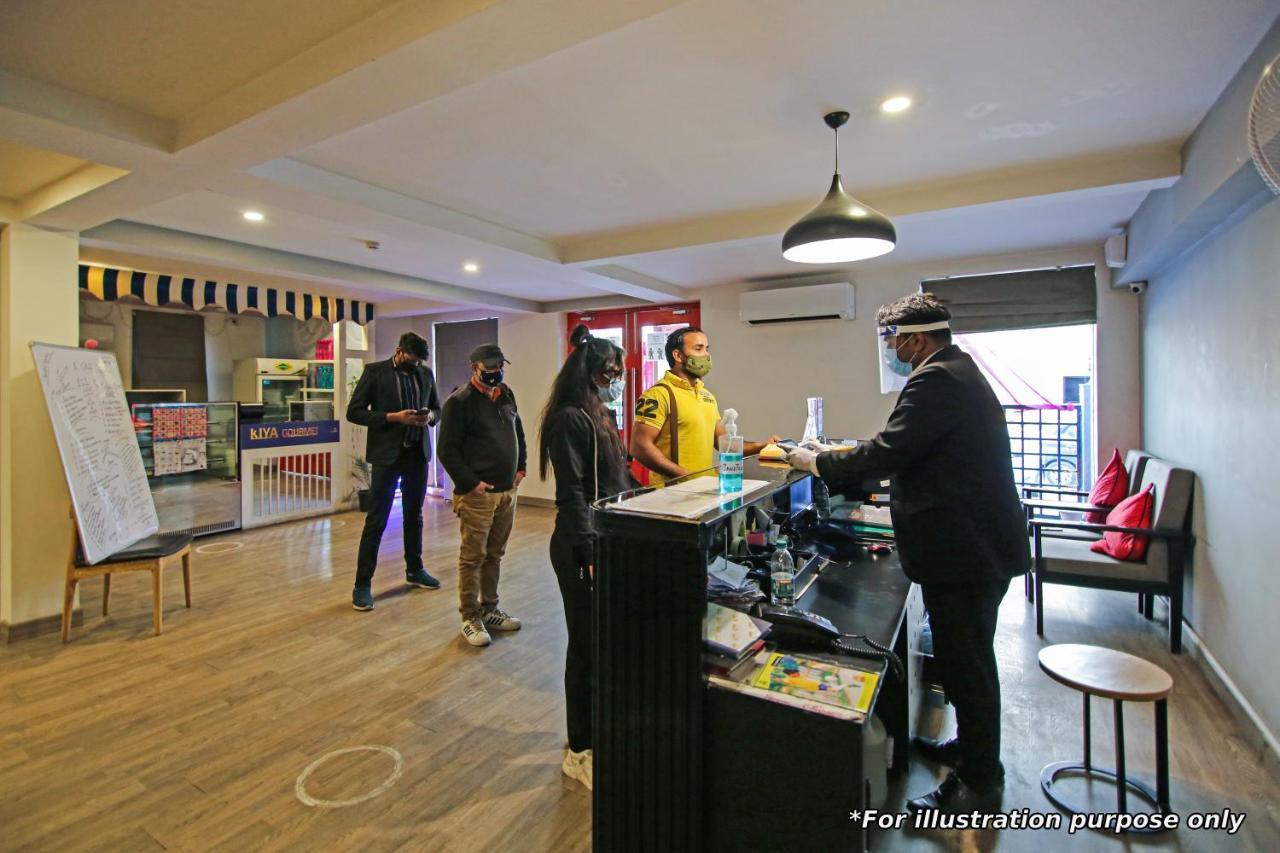 Townhouse Oak Hotel Vaibhav Surat Eksteriør bilde